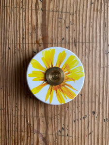 Kleiner Ring Blume gelb/ weißes Holz
